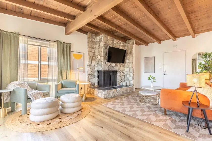 Manhattan Beach 2BR + Private Studio | Parking - Image 1