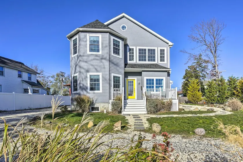 Charming Spring Lake Retreat, 1 Mi to Beach! - Image 1