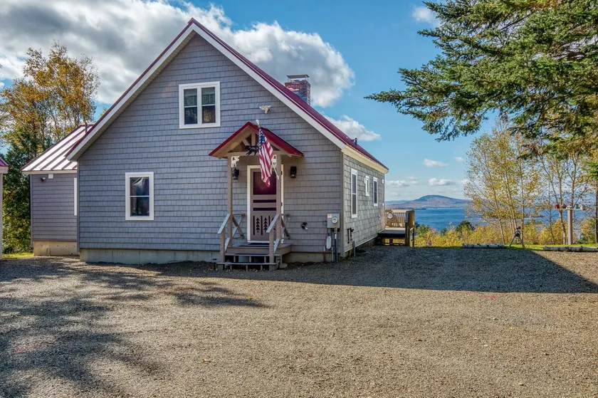 A Lookout at 'The Overlook' - Fall in love with this Rangeley cabin! - Image 1
