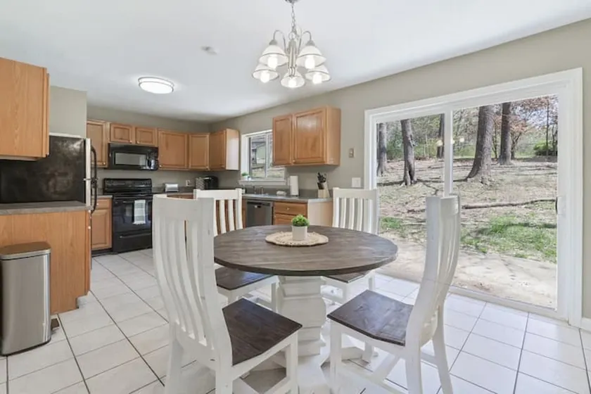 Quiet Getaway, Travis' Place! Affordable Location - Image 1