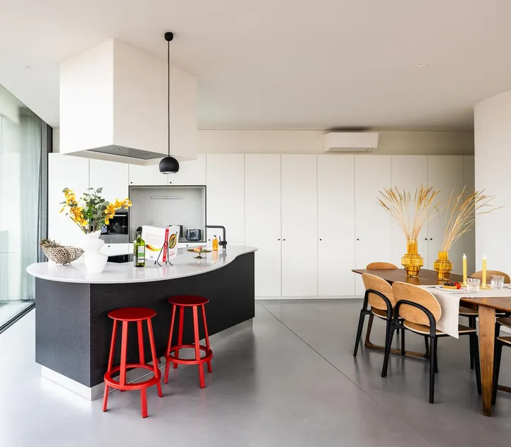 Corner Apartment - Image 1