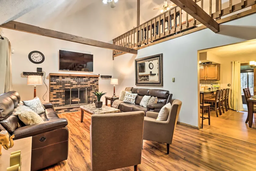 Near Big Boulder Mtn: Cabin w/ Furnished Deck - Image 1