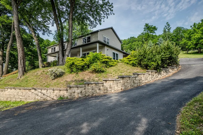 Happy Daze: lake home on Keuka Lake, EV charger - Image 1