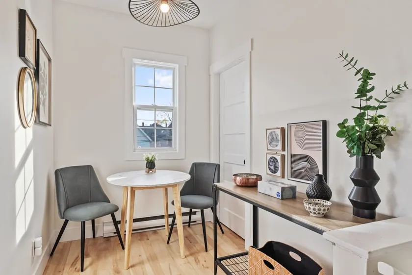 Bright 1 Bedroom - Wifi, Parking, Smart TV - Image 1