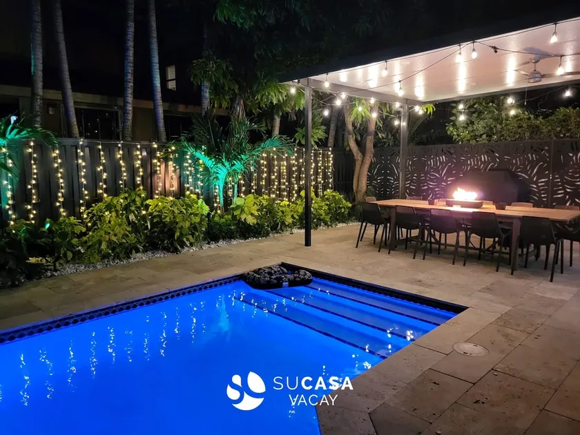 Luxe Pool & Fire Pit | 5 min to Dolphin Mall - Image 1