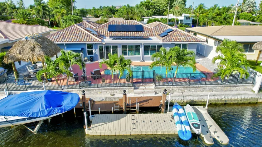 Casa by The Cove 3 bedroom 2 bath plus Office Intracoastal Front with Heated Pool and Spa - Image 1
