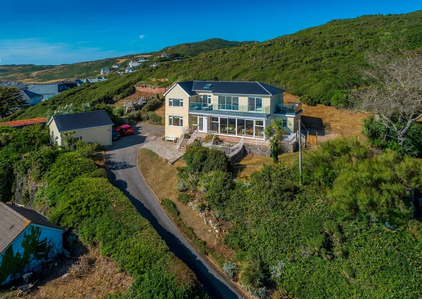 Superb Panoramic Sea Views Sleeps 10 Pet Friendly - Image 1