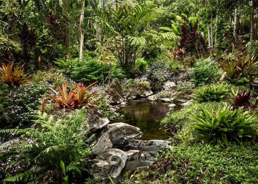 Indoor-Outdoor living for three - Image 1