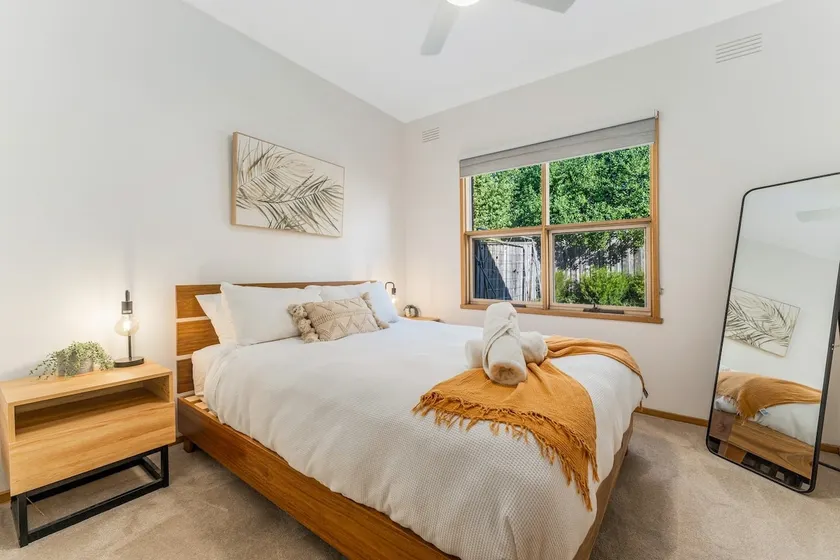 Cozy Newtown 2 bedroom unit - Image 1