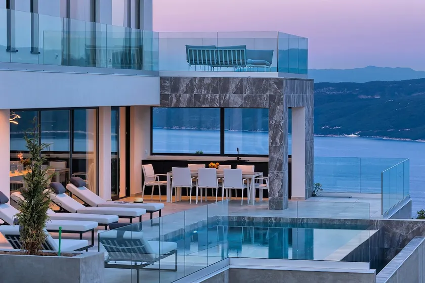 Villa Ateneum with sea view, jacuzzi and infinity pool - Image 1