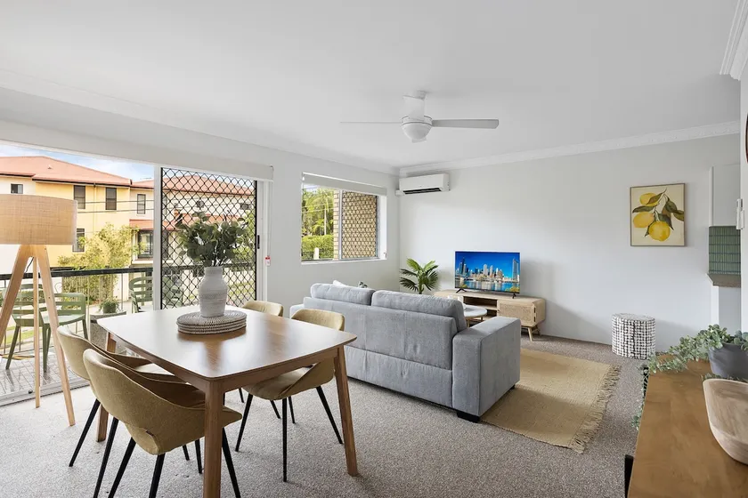 Spacious 2-Bed Apartment Near City Centre - Image 1