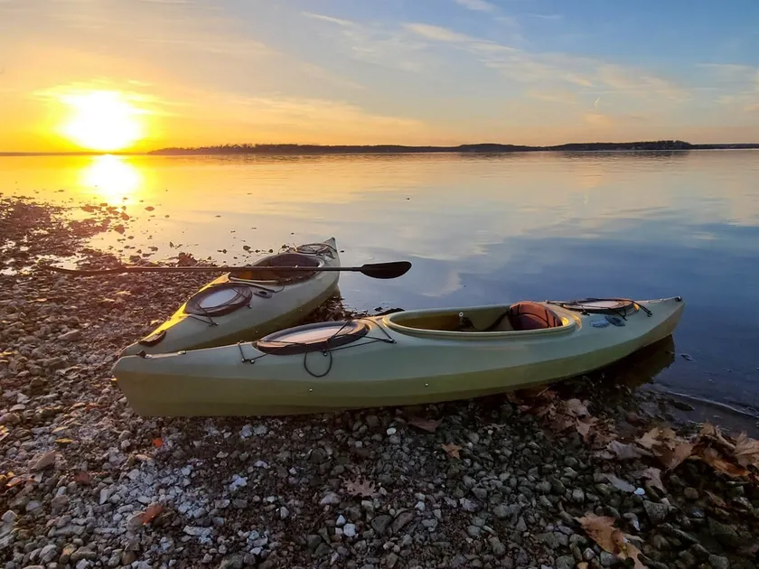 Lake Views & Fall Colors | Cozy Cottage + Kayaks - Image 1