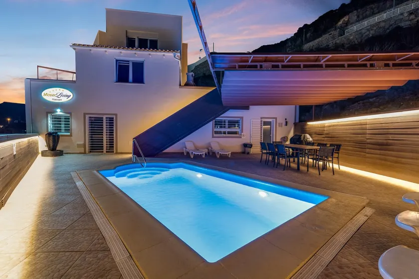 Modern Family Duplex with Access to the Pool - Image 1