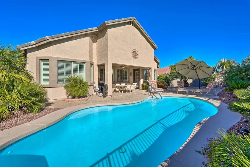 Play Pool, Grill Out! Group-Friendly Glendale Home - Image 1