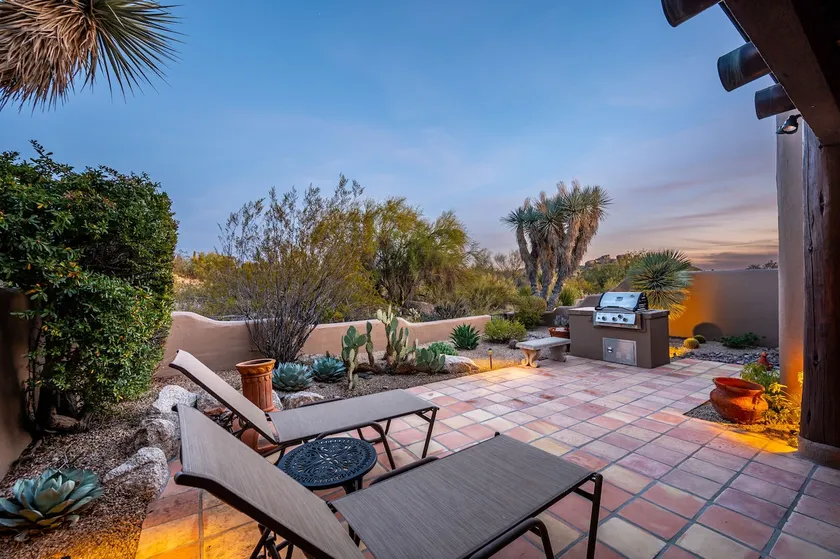 Exclusive Boulder's Retreat near Downtown Cave Creek, hiking, scenic views. - Image 1