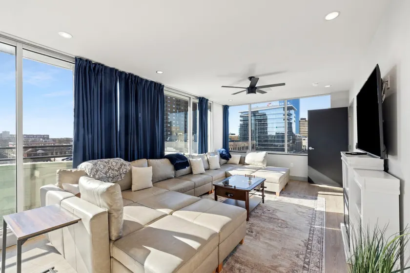 Penthouse @ 175 LEX -Walk to Rupp Arena on Main St - Image 1