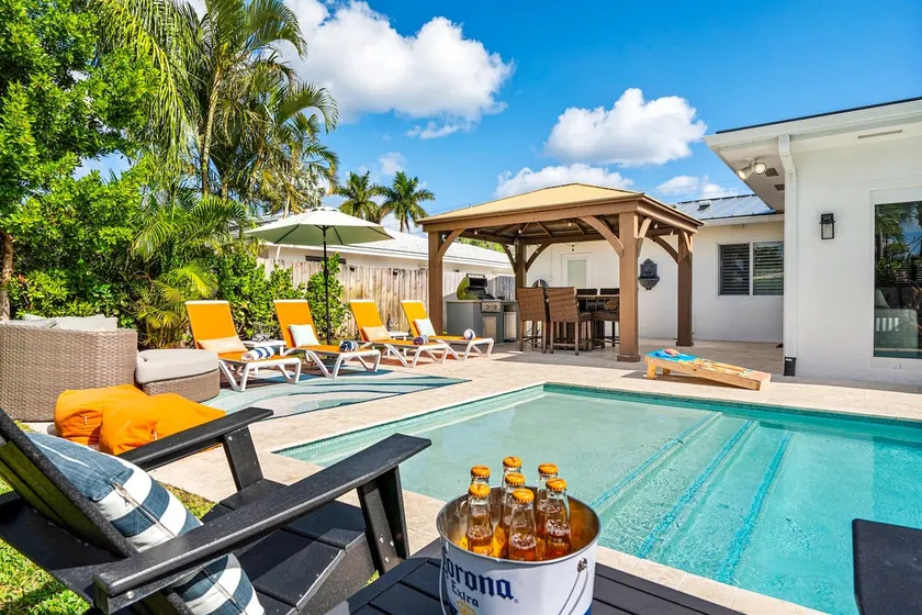NewHeatedPool*Walk2Beach*BeachShuttle*Gameroom*BBQ* - Image 1