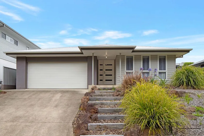 Single-Level Home Steps to Beach Simply Sylvan - Image 1