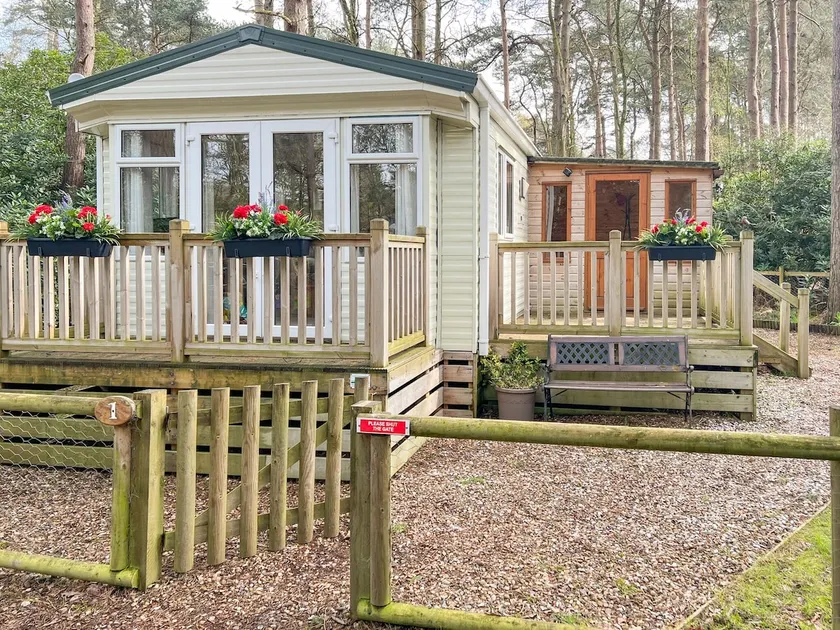 Robin's Retreat - Image 1