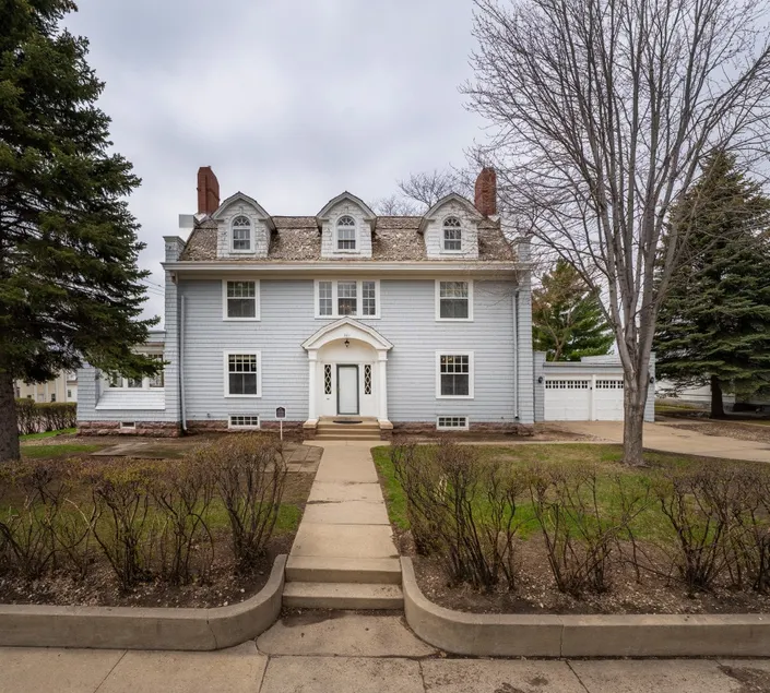 Perry Mansion: 1900s restored beauty near DTSF - Image 1