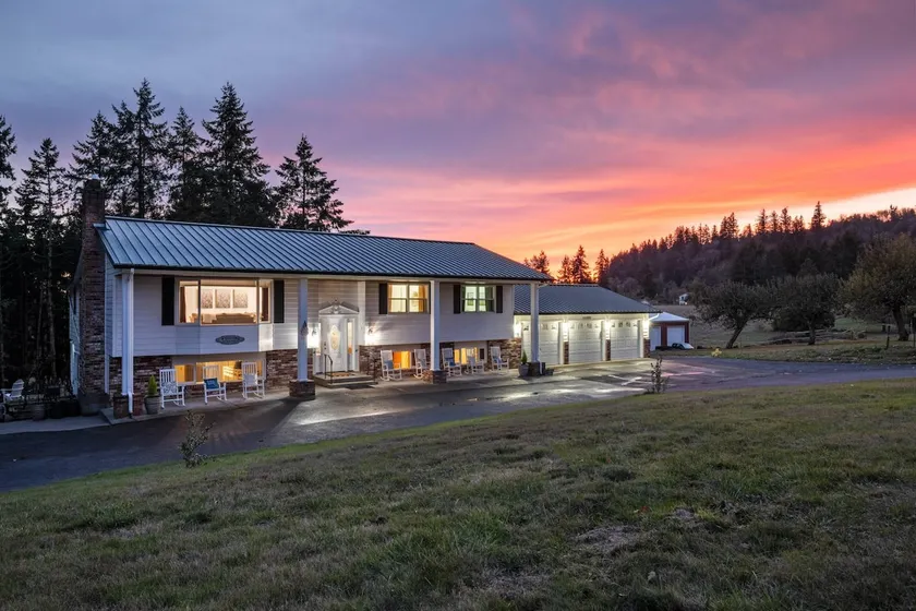 Sensational Estate, Pet Friendly, Games and BBQ - Image 1