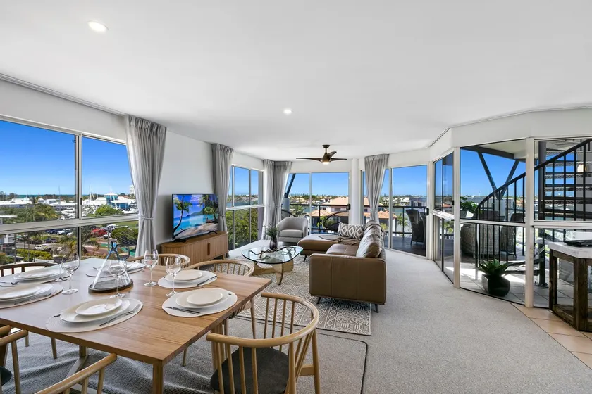 Luxurious Penthouse Near Beach with Unmatched Views - Image 1