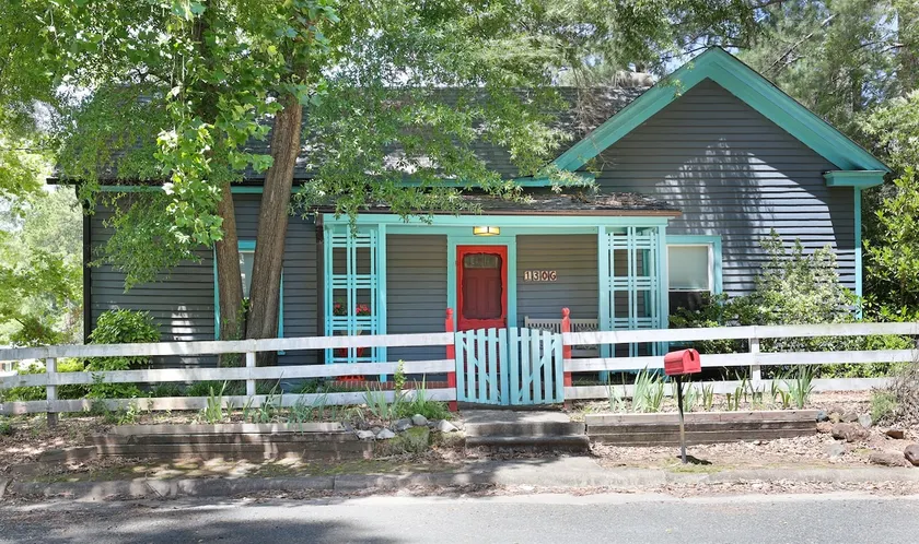 Vintage Cottage less than 3 mi from Duke Hospital - Image 1