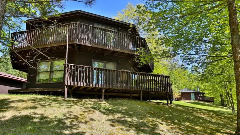 Unique Octagon Tree House - Image 1