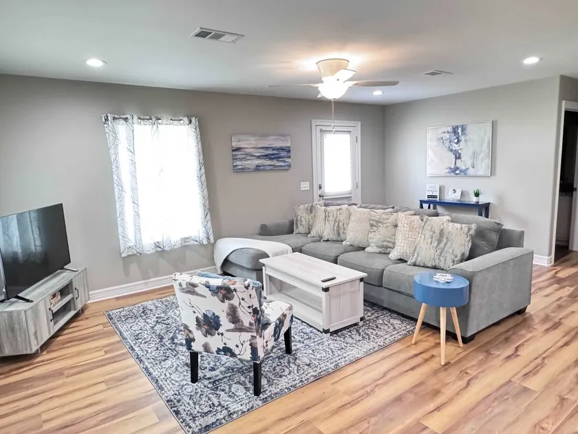 Hues of Blue 2BR 2BA Home on Quiet Street - Image 1