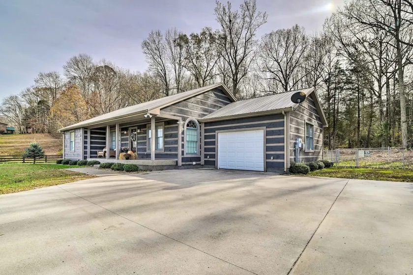 Secluded Retreat on 2 Acres Near Dale Hollow Lake! - Image 1