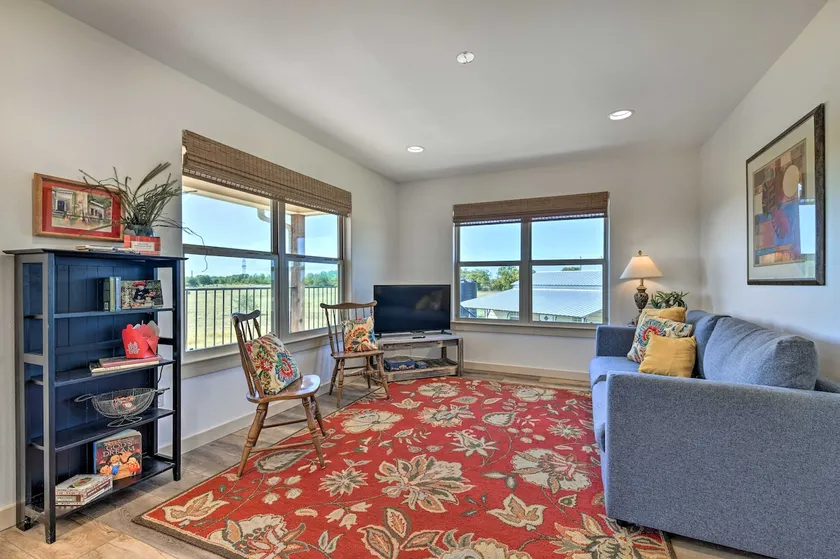 Dog-Friendly Apartment ~ 32 Mi to Fort Worth! - Image 1
