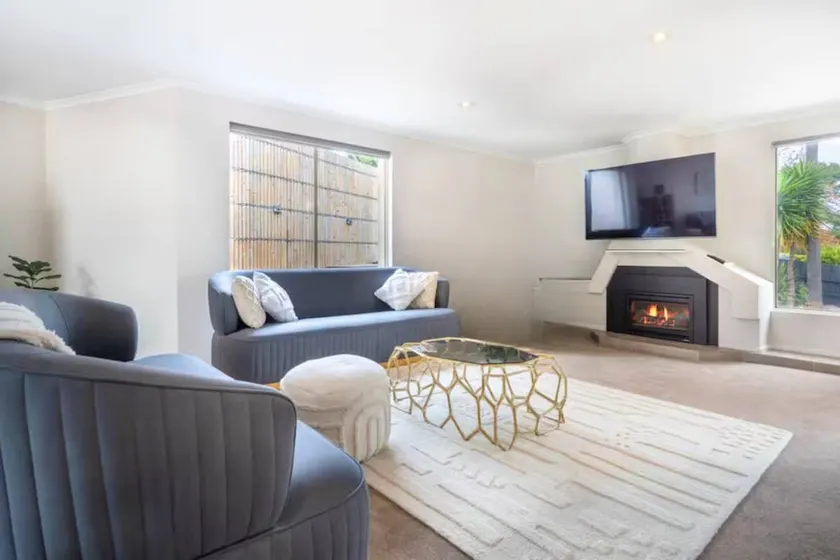 'The Moondah Manor' A Poolside Family Retreat - Image 1