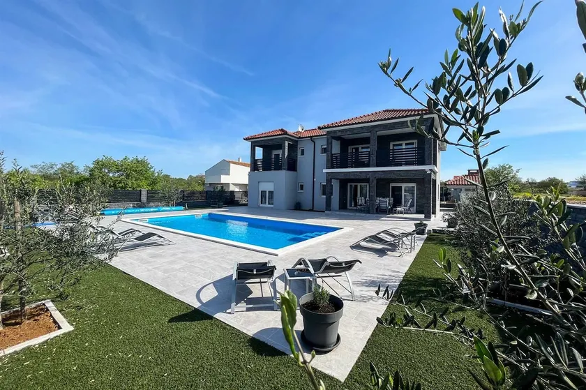 Villa Ela with heated pool - Image 1