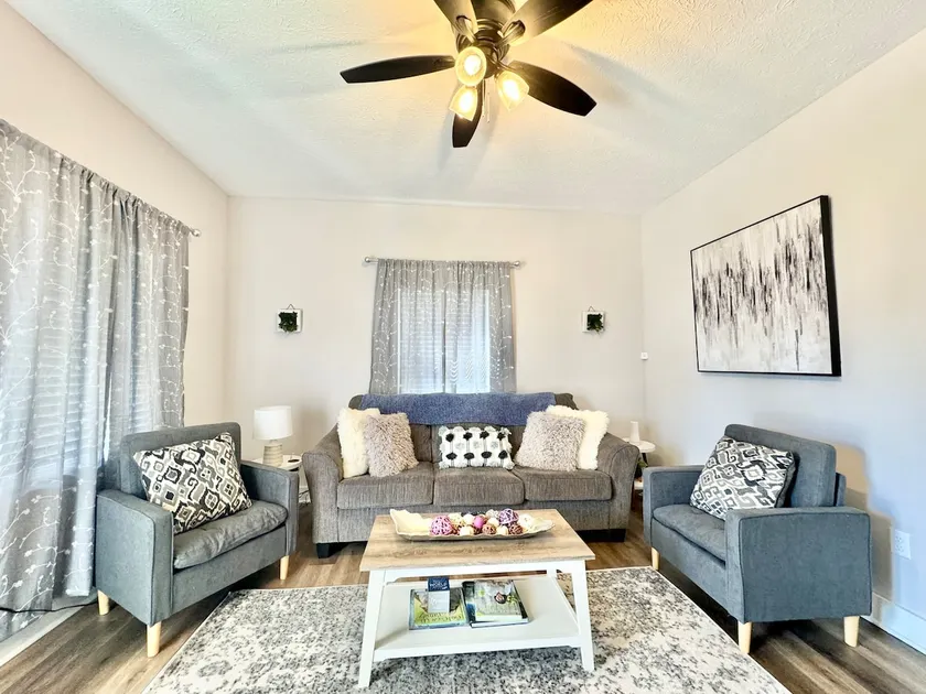 Newly Remodeled 2 Bedroom Home in Shelbyville Family Friendly - Image 1