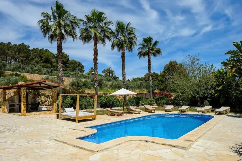 Villa with private pool, garden & terrace - Image 1