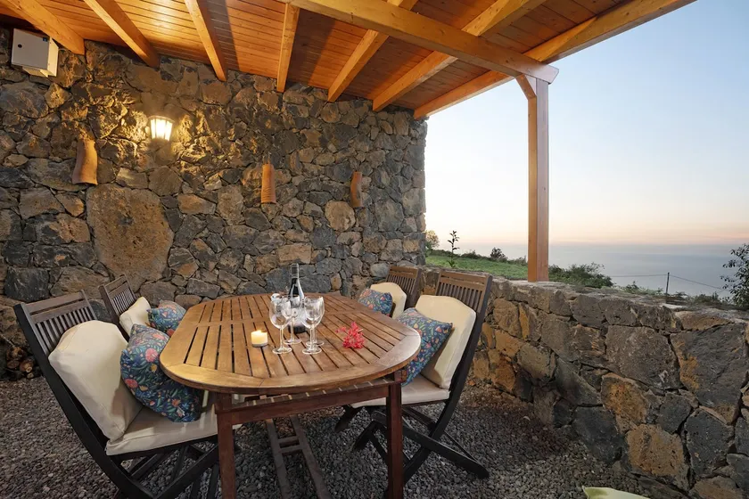 Maison de vacances \"El Nogal\" avec vue sur la mer, terrasse privée et Wi-Fi. - Image 1