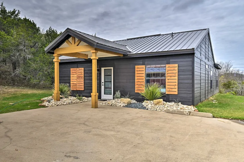 Graford Cabin w/ Rooftop Deck & Lake Views! - Image 1