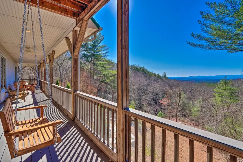 Expansive Murphy Retreat w/ Mountain Views! - Image 1