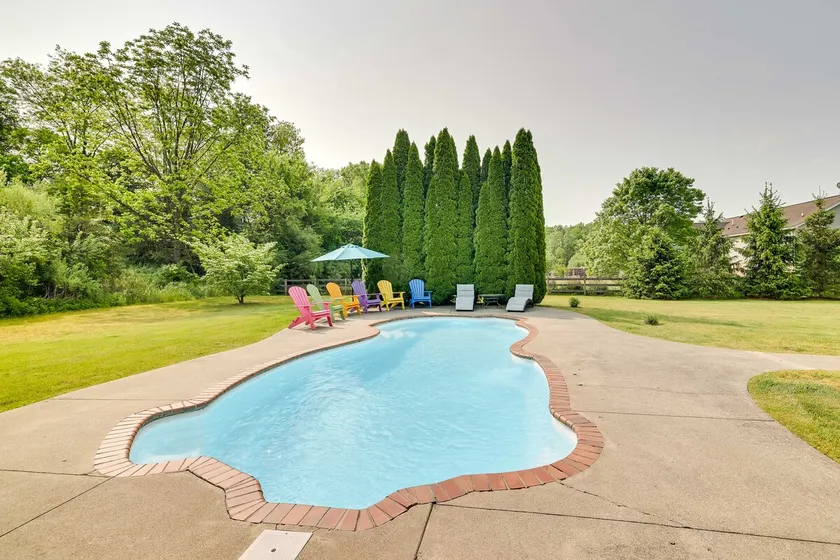 Calm Columbia Haven: Outdoor Pool, Hot Tub! - Image 1