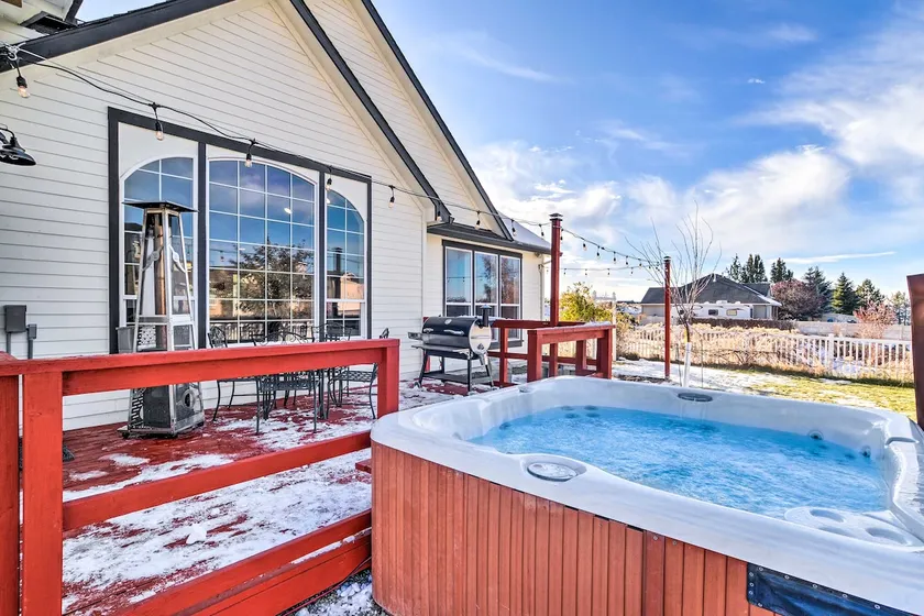 Alluring Home w/ Fire Pit < 1/2 Mi to OIT! - Image 1