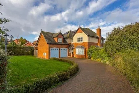 4 BD Luxurious Executive Villa - Image 1
