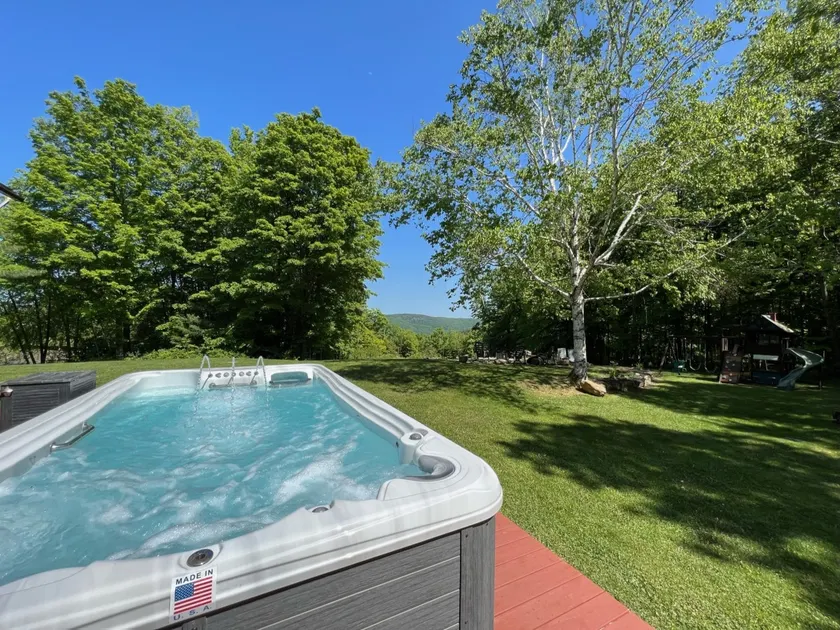 Log Cabin w/Hot Tub minutes to Lake George Marina - Image 1