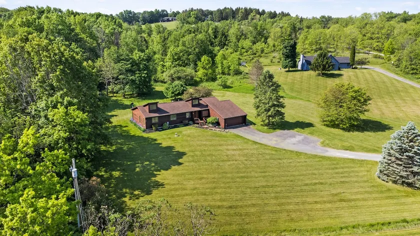 Private Canandaigua Retreat- Hot Tub/Pet Friendly - Image 1