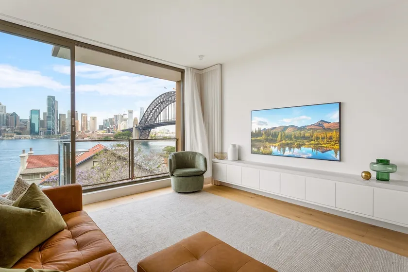 Boutique 2-Bed with Stunning Sydney Harbour Views - Image 1