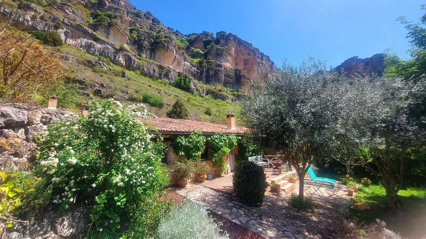 Casa Corazón de piedra en el Río Dulce - Image 1