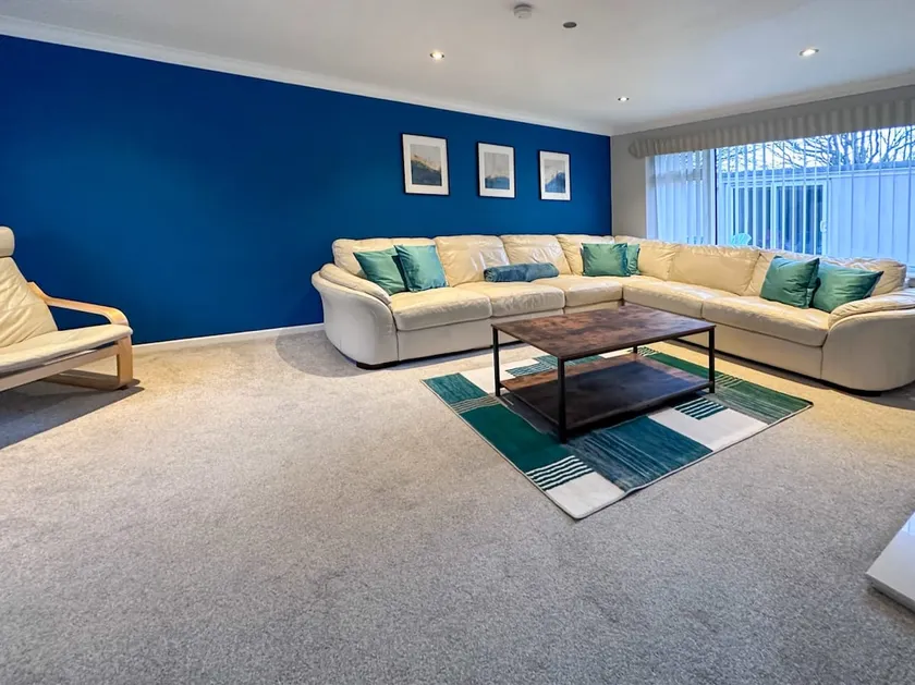 Beautiful Spacious Property | Private Gated Drive - Image 1