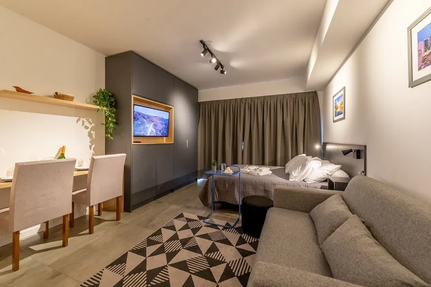 LIV - Apartment 811 - Image 1