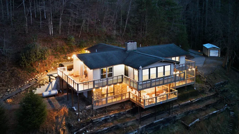 5br! Smokey Mountains! Hot Tub! Game Room! - Image 1