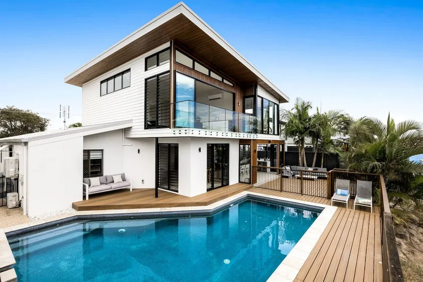 7 bedroom home on Mooloolaba canal - Image 1