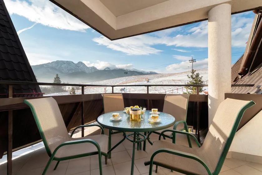 Apartment with Terrace | Mountain View, Close to Trails - Image 1